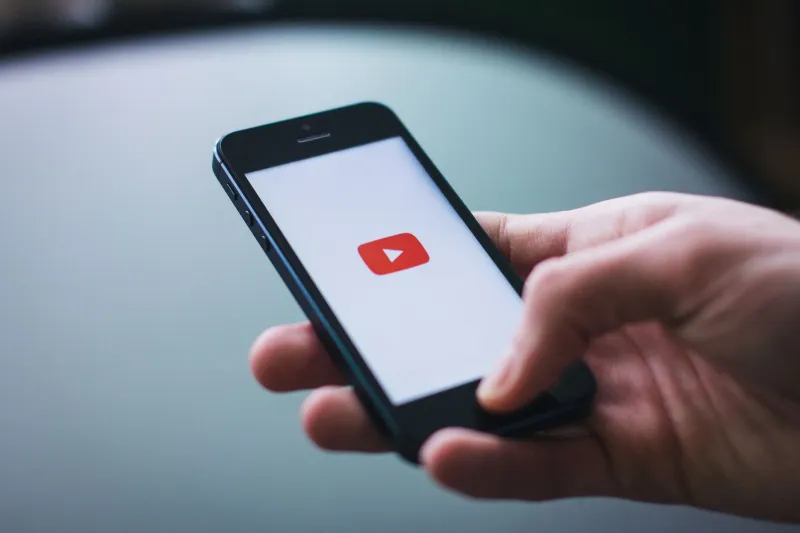 Scroll, Spin, Repeat: How Casino Content on Your Feed Is Quietly Reshaping the Way You Play