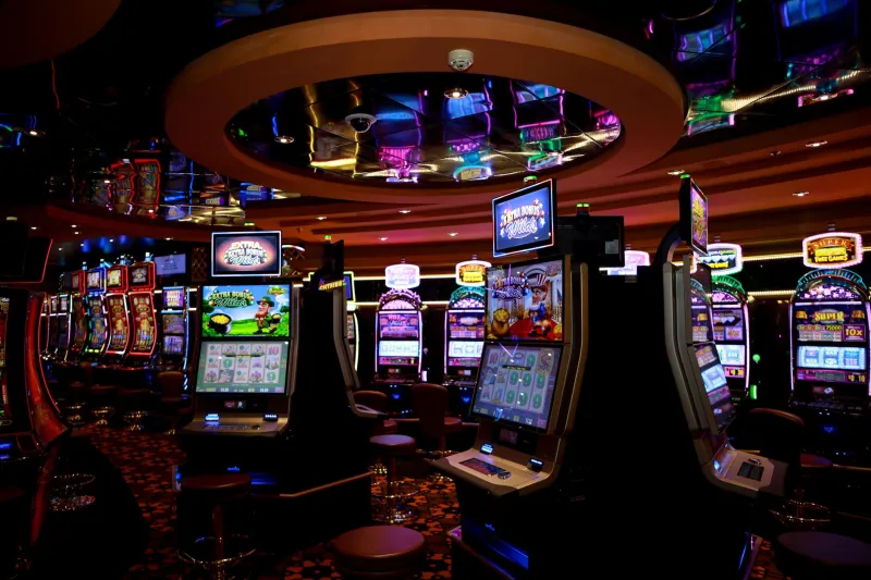 The Vibe Equation: What Makes Certain Casino Platforms Feel Electric While Others Feel Like the DMV